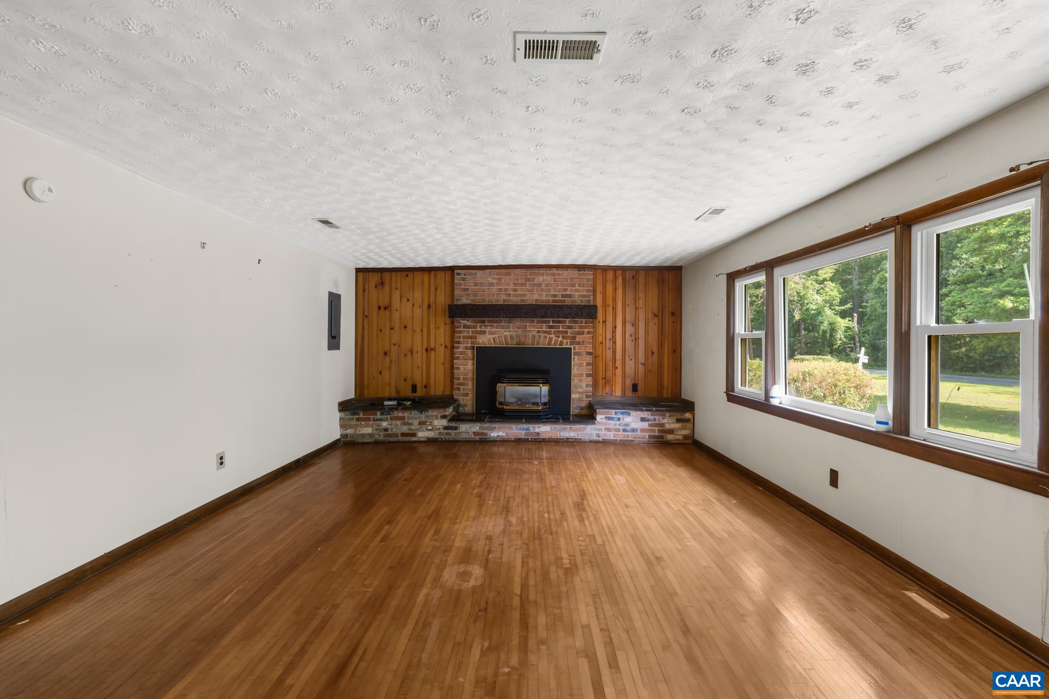 572 Maxfield Road Keswick, VA 22947 - Photo 14 of 52 With propane gas fireplace.