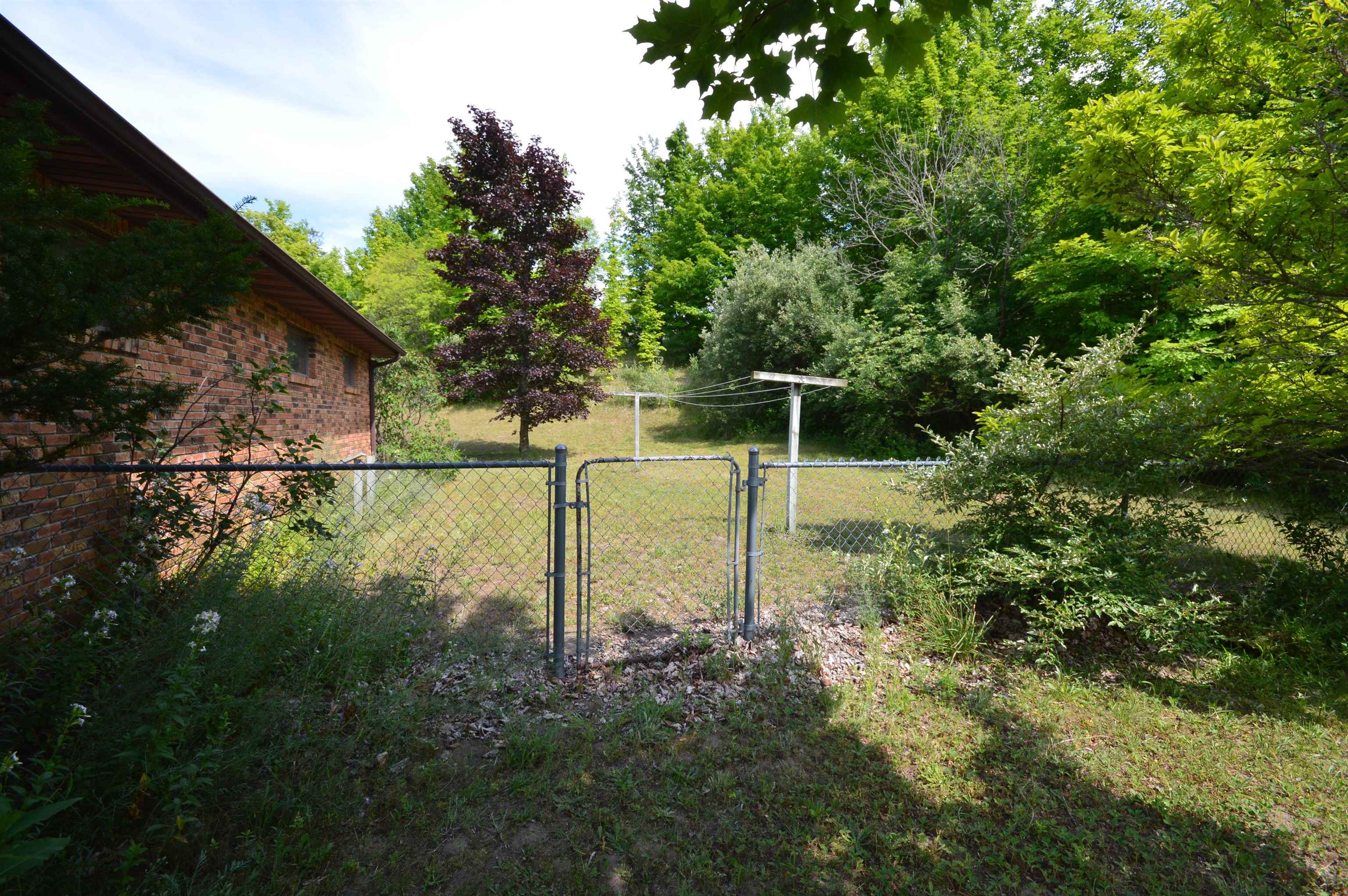 8909 South Maple City Road Maple City, MI 49664 - Photo 5 of 28