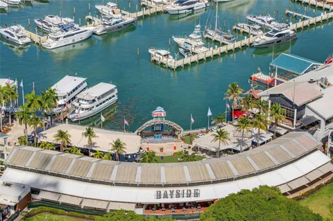 $800,000 | 244 Biscayne Boulevard, Unit 3702, Miami, FL 33132