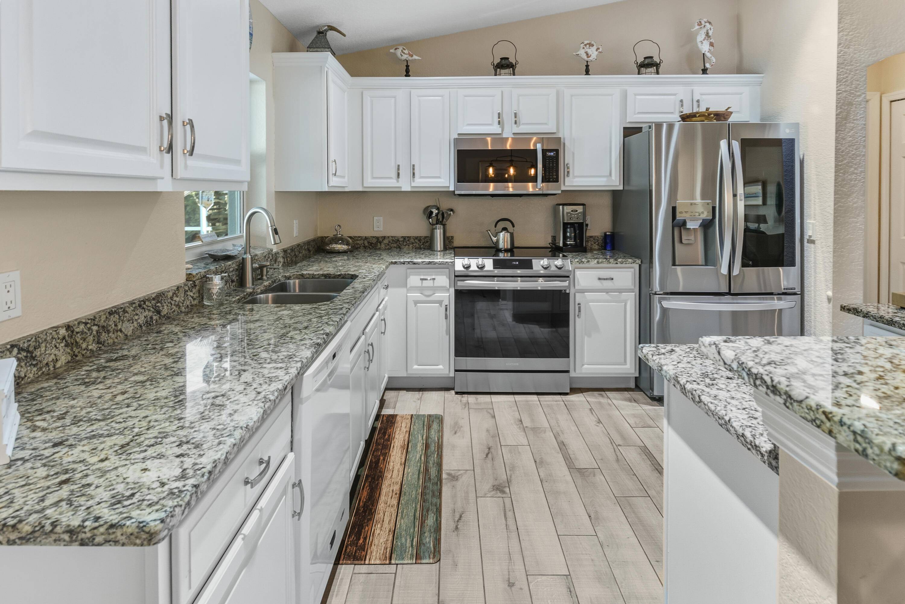 4891 Southeast Pompano Terrace Stuart, FL 34997 - Photo 37 of 57 Granit countertops