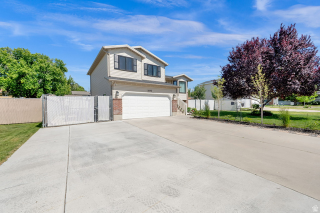 1602 North 725 West Clinton, UT 84015 - Photo 3 of 28
