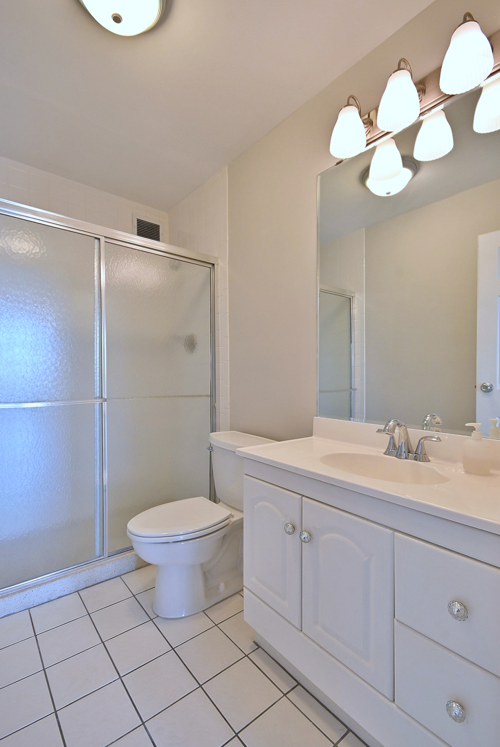 2015 South Finley Road, Unit 903 Lombard, IL 60148 - Photo 18 of 25 Gallery Image 18