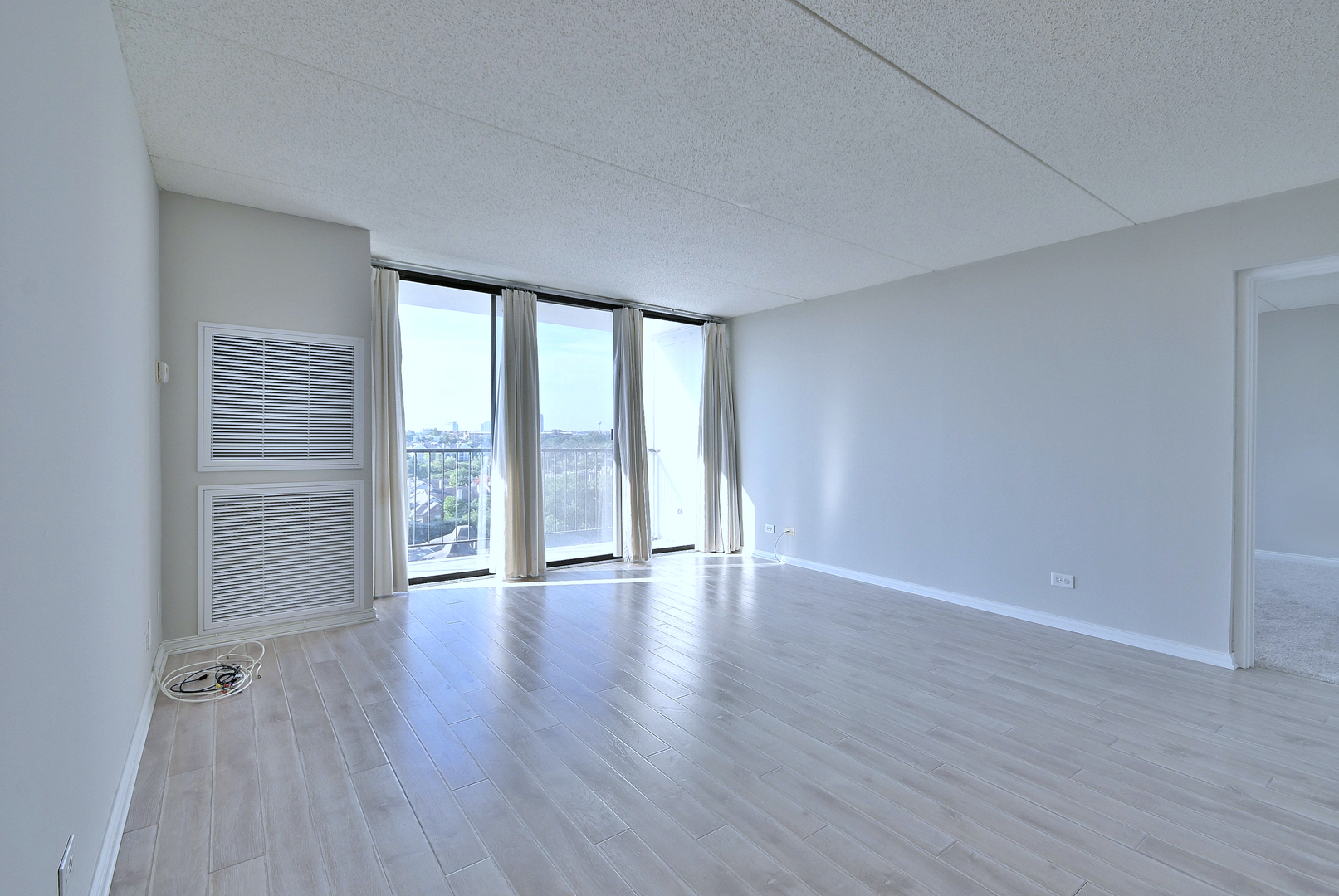 2015 South Finley Road, Unit 903 Lombard, IL 60148 - Photo 5 of 25 Gallery Image 5