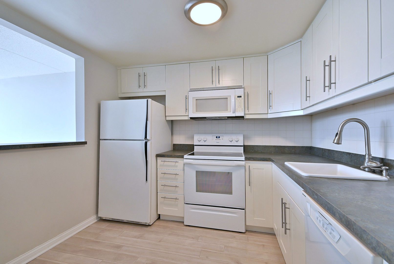 2015 South Finley Road, Unit 903 Lombard, IL 60148 - Photo 8 of 25 Gallery Image 8
