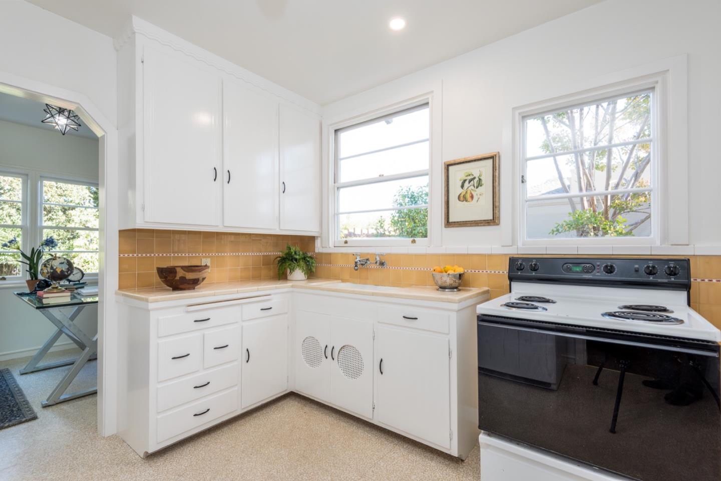 550 Avila Road San Mateo, CA 94402 - Photo 11 of 17 Gallery Image 11