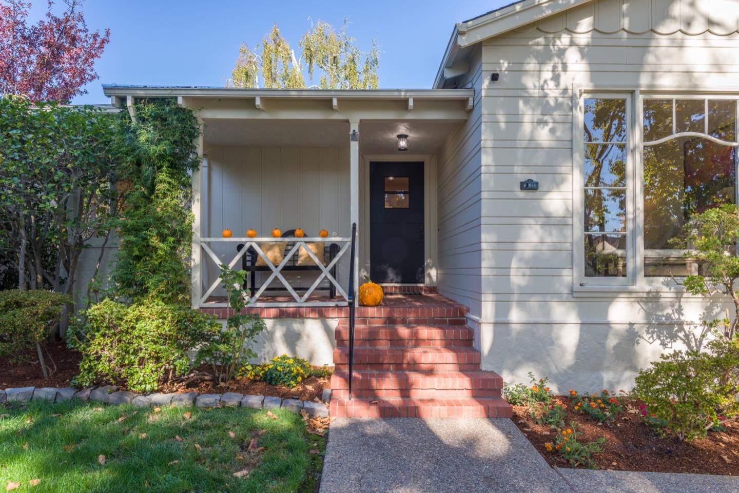 550 Avila Road San Mateo, CA 94402 - Photo 3 of 17 Gallery Image 3