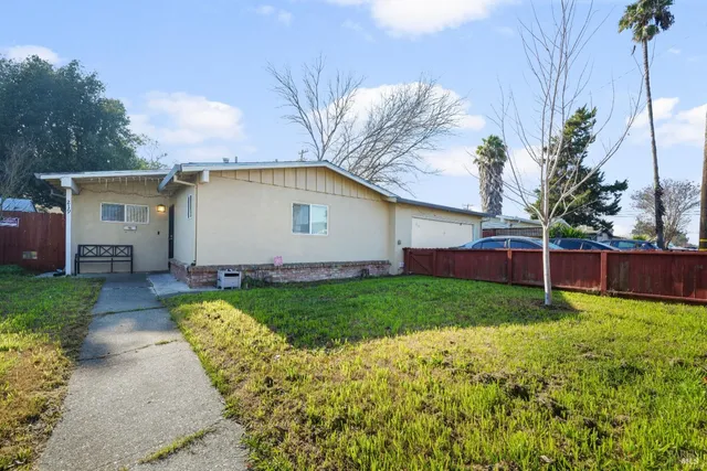 $449,000 | 219 Wisconsin Street, Fairfield, CA 94533