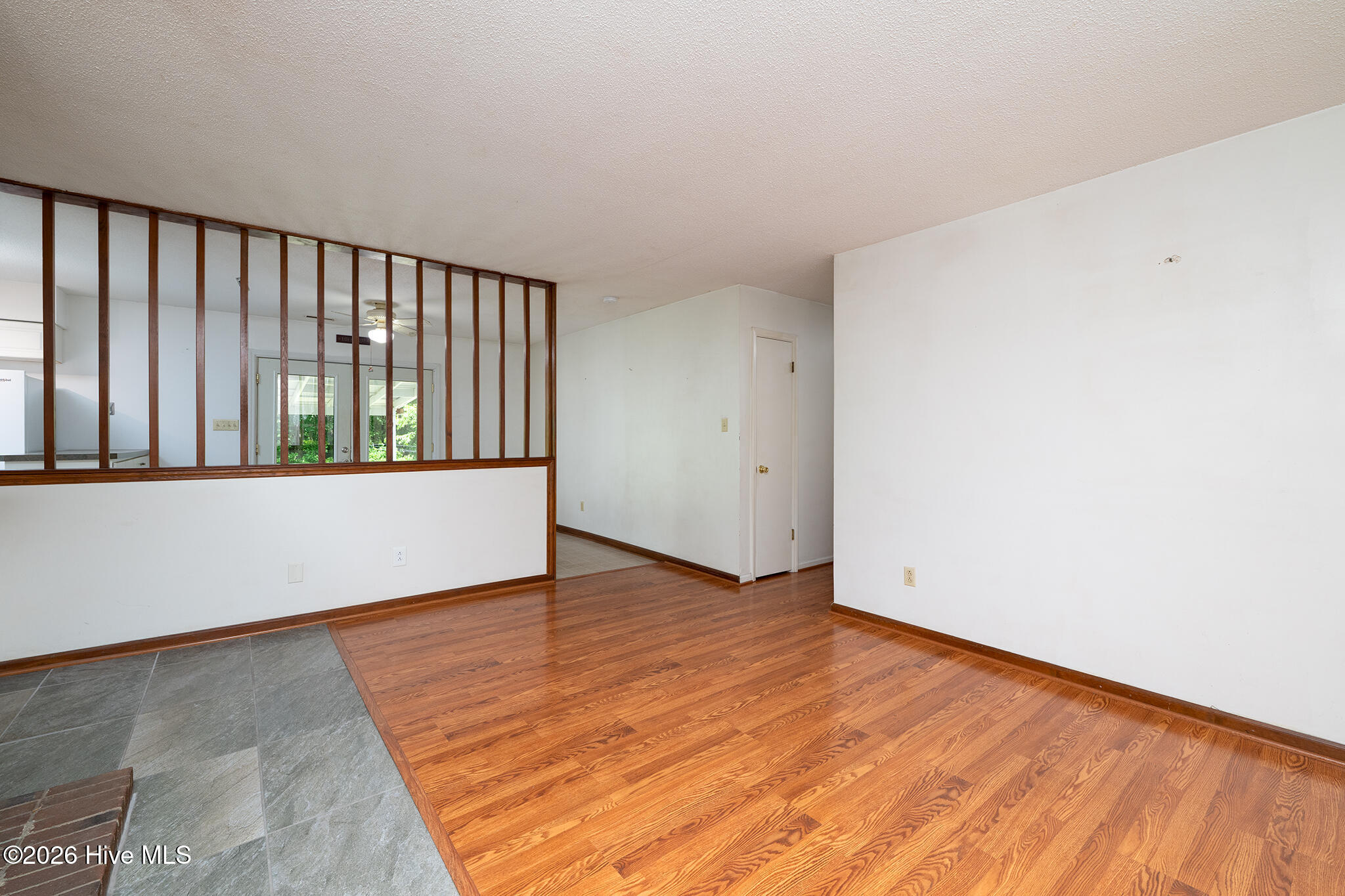 5101 Sand Ridge Road New Bern, NC 28560 - Photo 12 of 48 Living Room