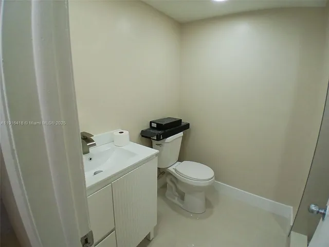 $2,475 | 9731 Fontainebleau Boulevard, Unit F209, Miami, FL 33172