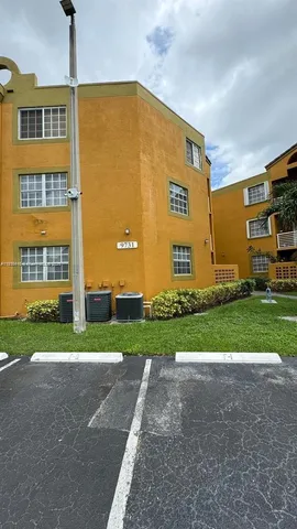 $2,475 | 9731 Fontainebleau Boulevard, Unit F209, Miami, FL 33172