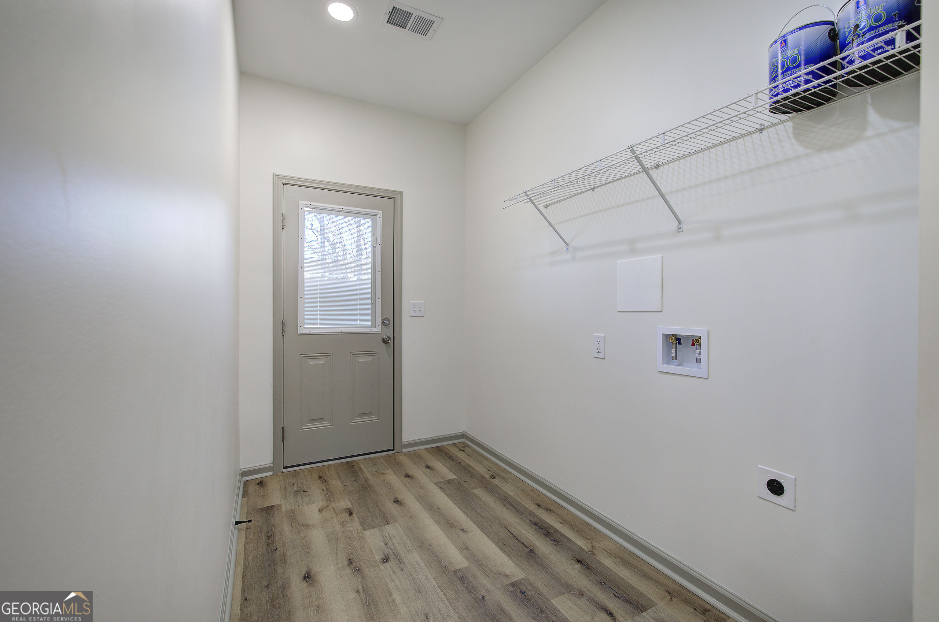 115 East Boundary Rome, GA 30161 - Photo 12 of 34 an empty room with windows