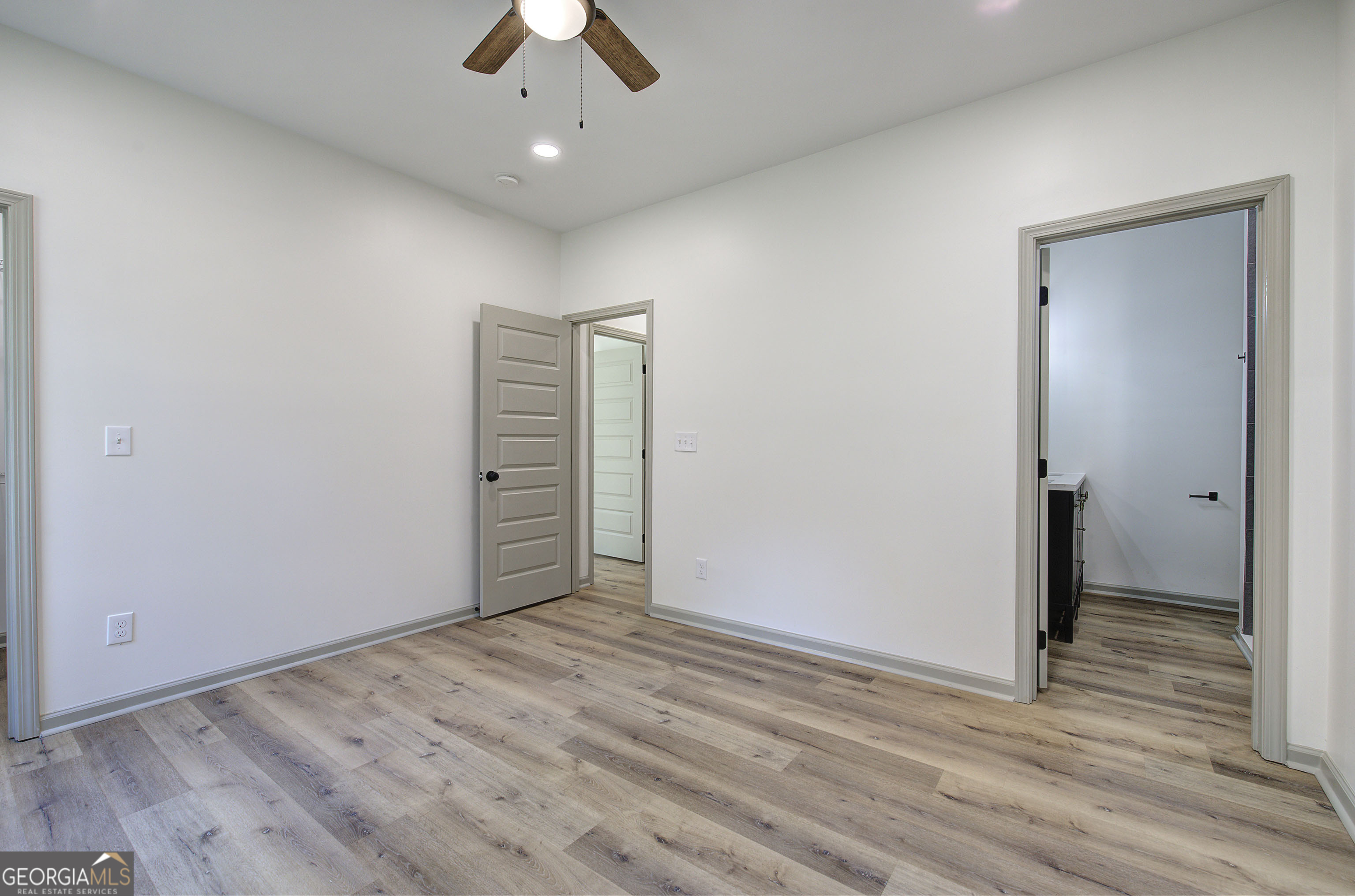 115 East Boundary Rome, GA 30161 - Photo 22 of 34 an empty room with wooden floor and ceiling fan