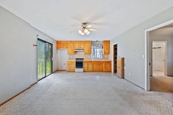 an empty room with closet and ceiling fan