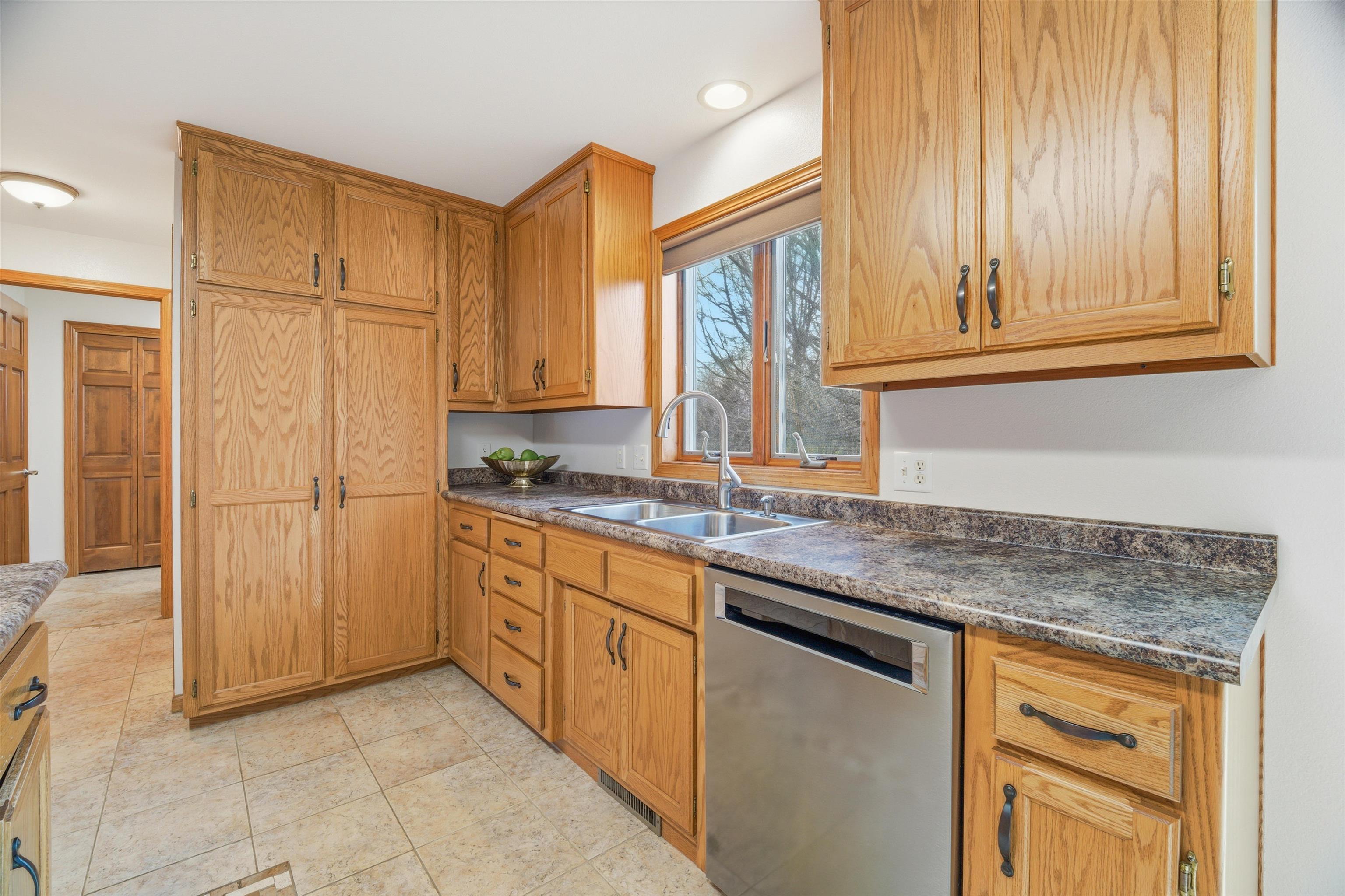 N9419 Rosebud Lane Appleton, WI 54915 - Photo 10 of 34