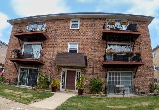 7048 O'Connell Drive, Unit 1W Chicago Ridge, IL 60415 - Photo 1 of 18