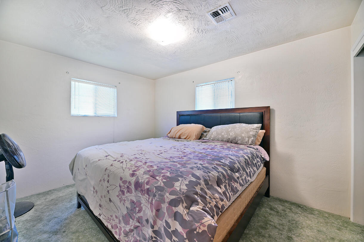 1801 Roberts Road Medford, OR 97504 - Photo 12 of 15 DSC_1481
