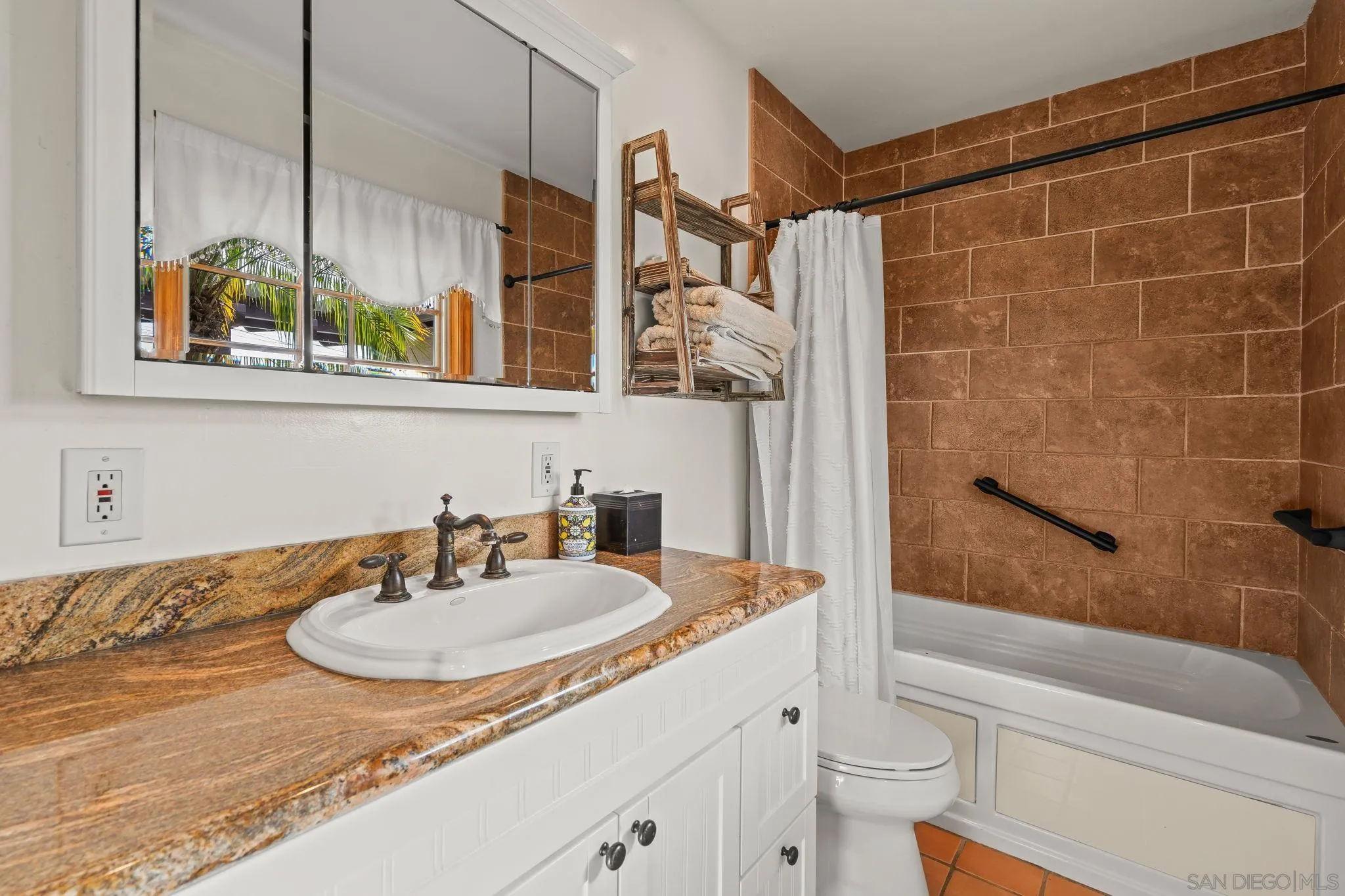 1849 Playa Riviera Drive Cardiff, CA 92007 - Photo 42 of 43 Primary Full Bath with Spa Tub and Shower