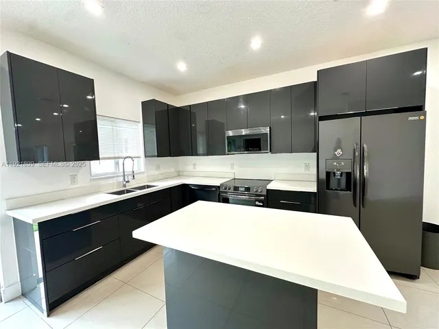 $6,000 | 14890 Northeast 10th Avenue, Unit 1, Miami, FL 33161