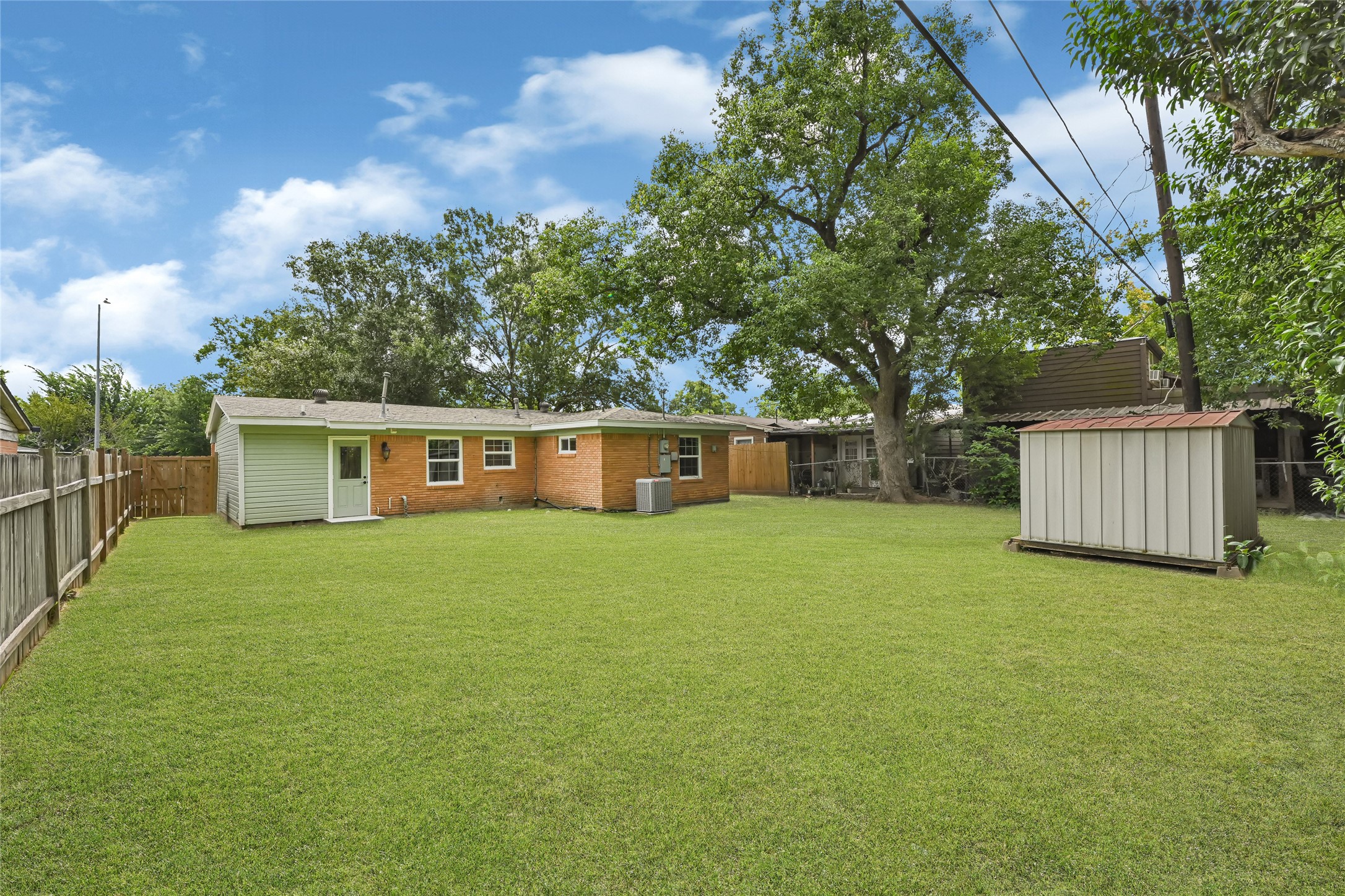 8526 Vennard Road Houston, TX 77034 - Photo 4 of 9