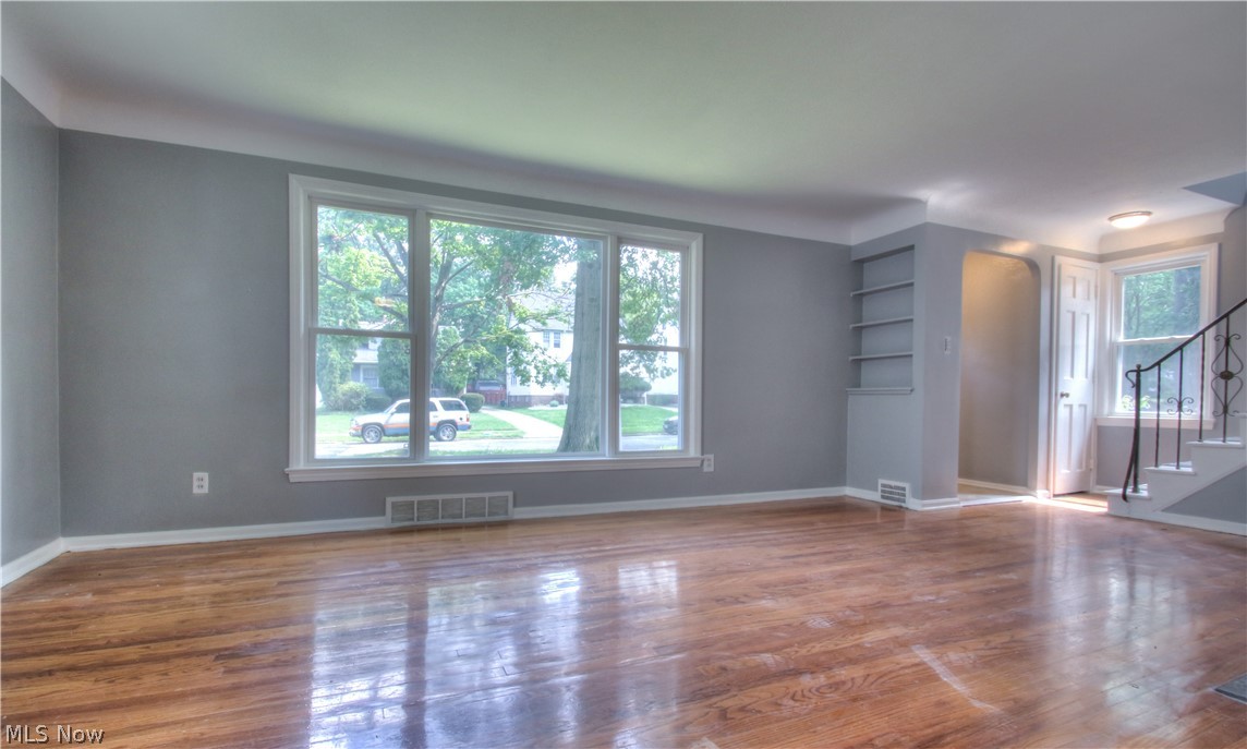 860 Montford Road Cleveland Heights, OH 44121 - Photo 3 of 29