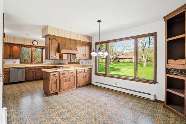 $449,900 | 9 Sandalwood Court, Wind Point, WI 53402