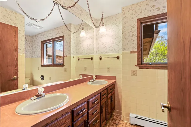 $449,900 | 9 Sandalwood Court, Wind Point, WI 53402