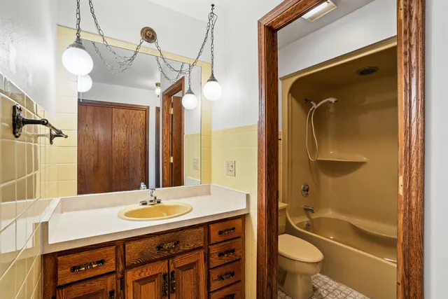 $449,900 | 9 Sandalwood Court, Wind Point, WI 53402