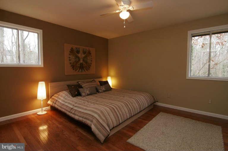 11200 Hunting Horn Lane Reston, VA 20191 - Photo 14 of 26 Bedroom (Master)