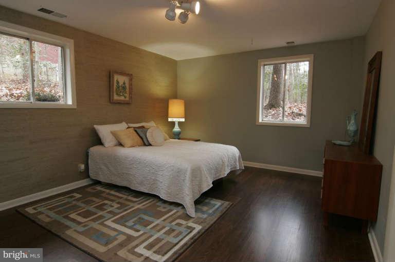 11200 Hunting Horn Lane Reston, VA 20191 - Photo 20 of 26 Bedroom (Master)