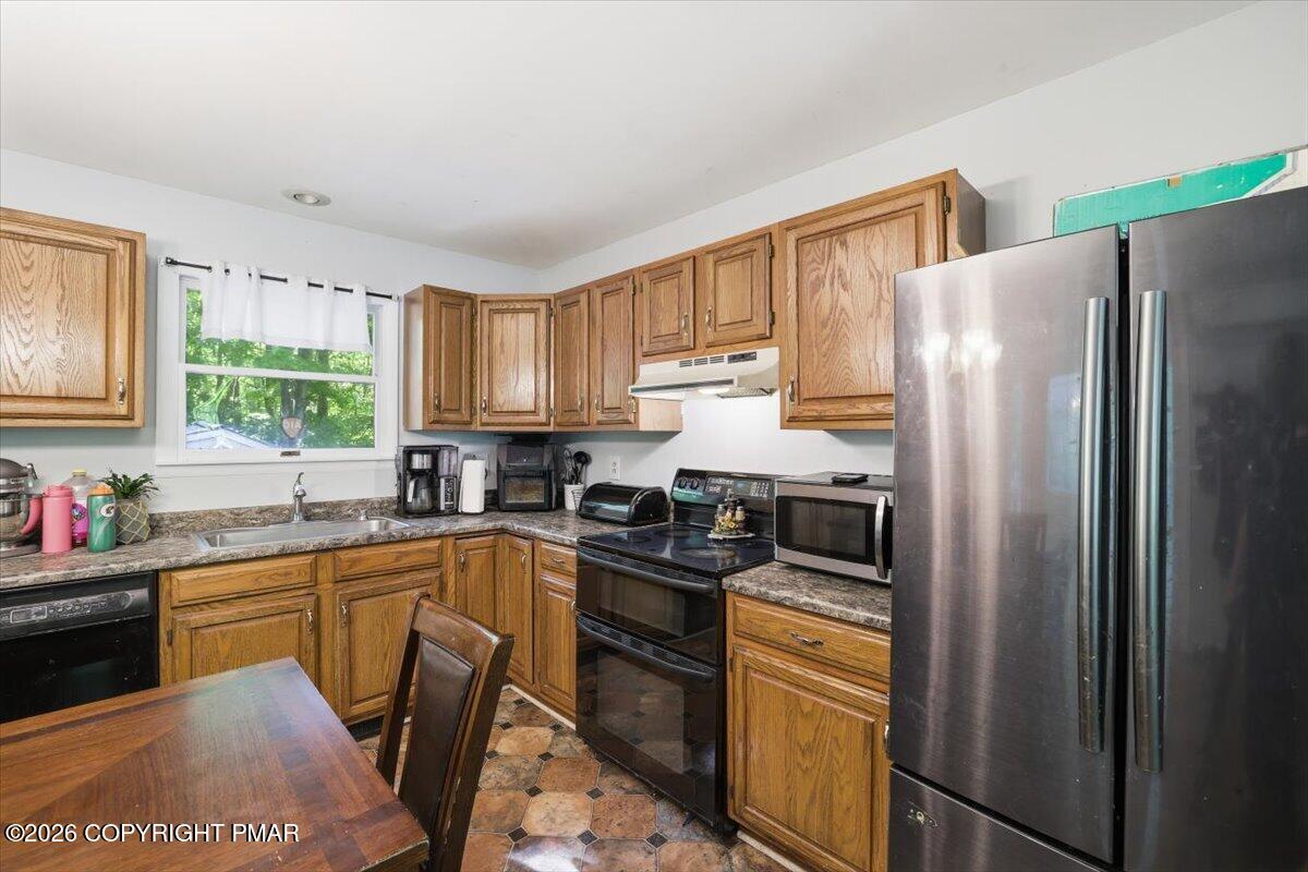 713 Lily Road East Stroudsburg, PA 18302 - Photo 10 of 44 Kitchen