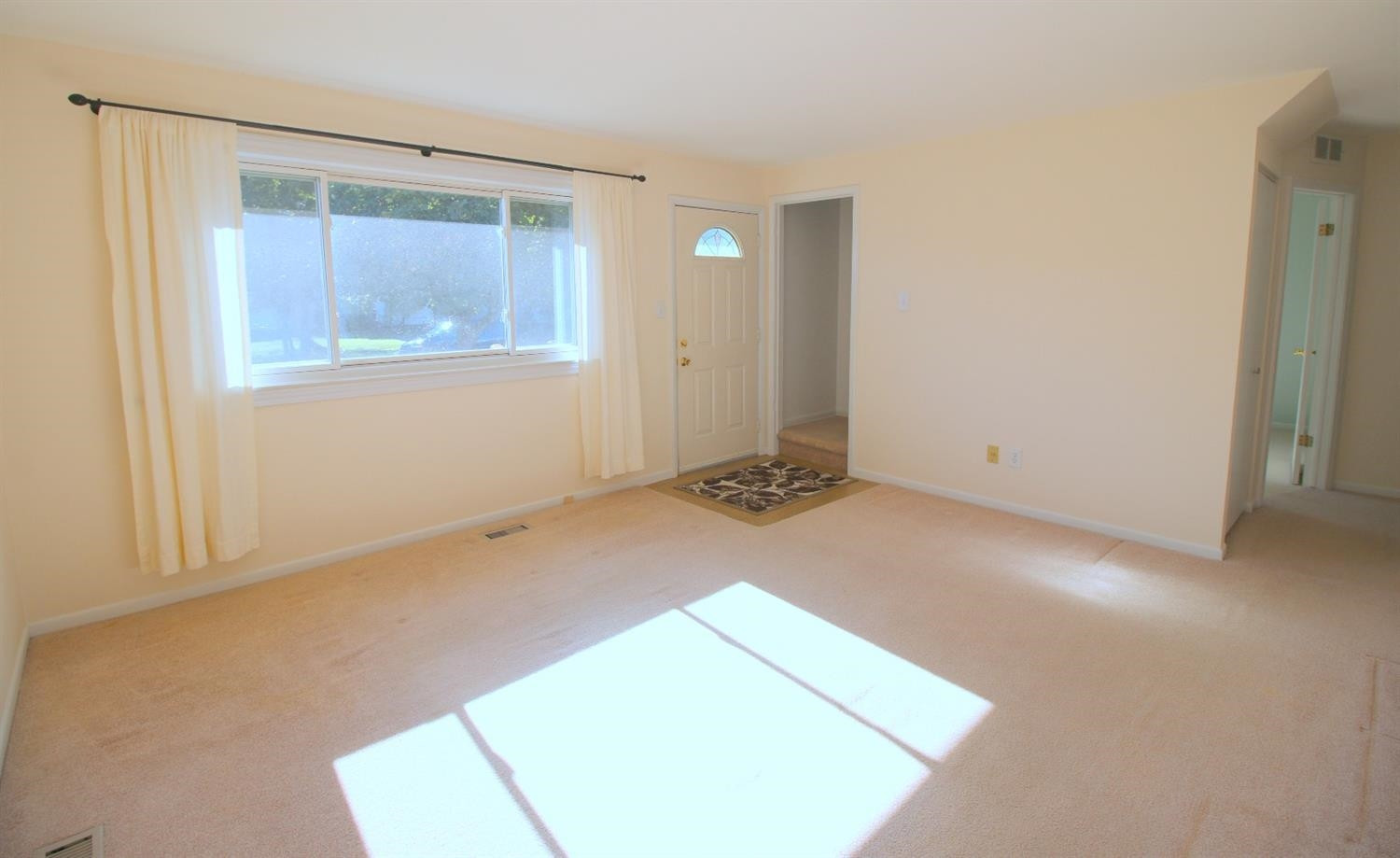 1153 Fall River Road Ypsilanti, MI 48198 - Photo 3 of 10 Photo 3