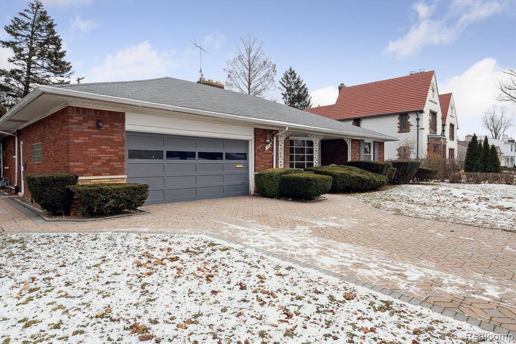 44 Roslyn Road Grosse Pointe Shores, MI 48236 - Photo 2 of 38
