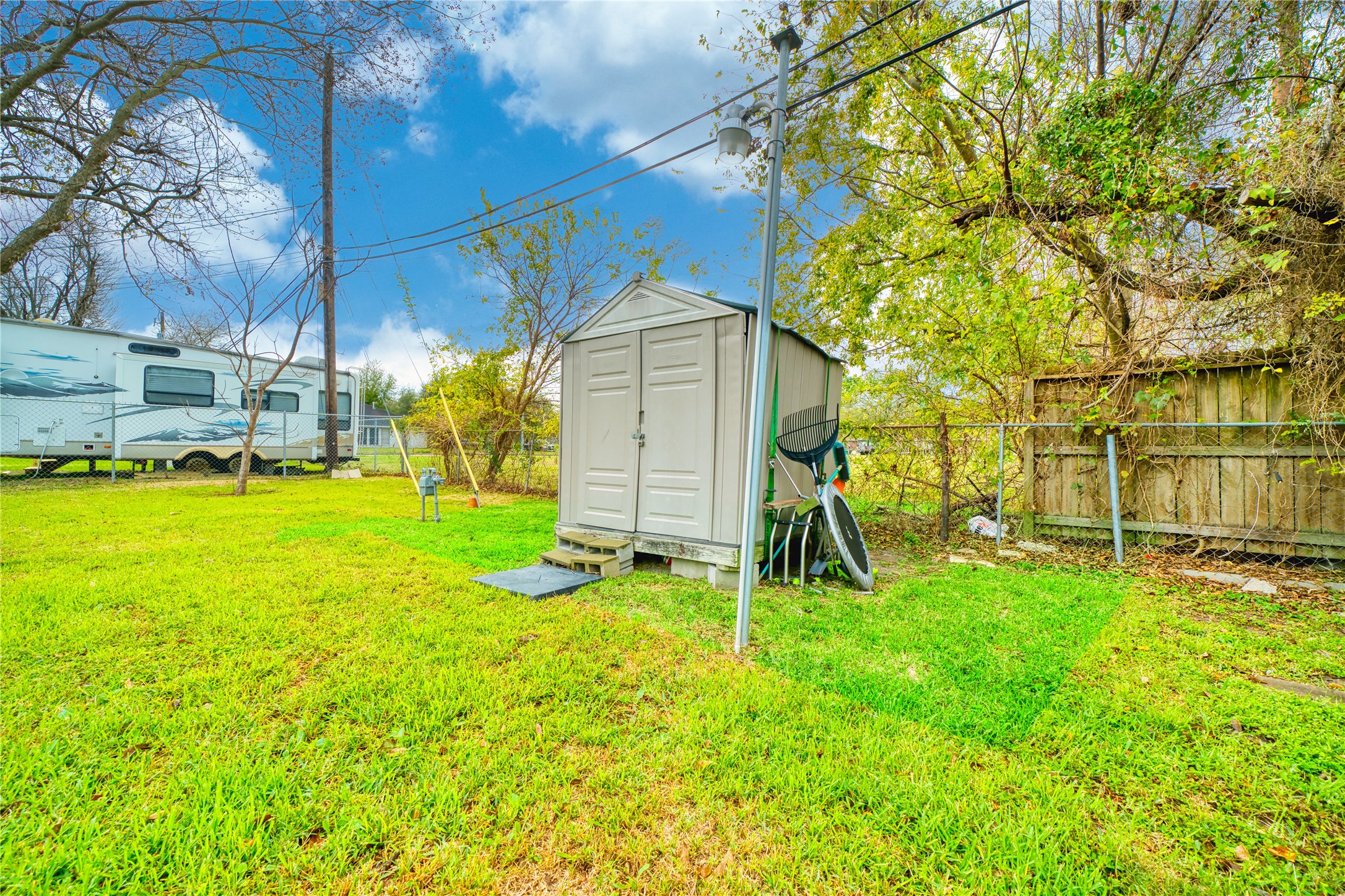 4931 Mercedes Lane Houston, TX 77022 - Photo 28 of 29 a view of a back yard of the house