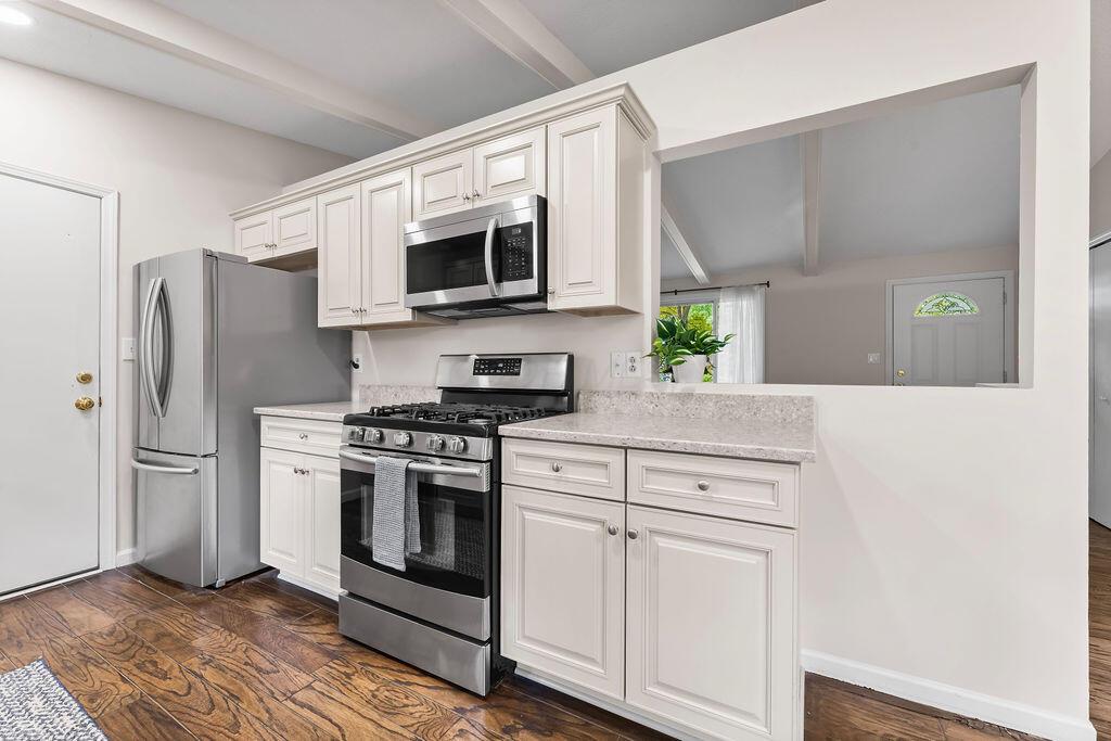 295 Allview Road Westerville, OH 43081 - Photo 11 of 47 Kitchen to Living room