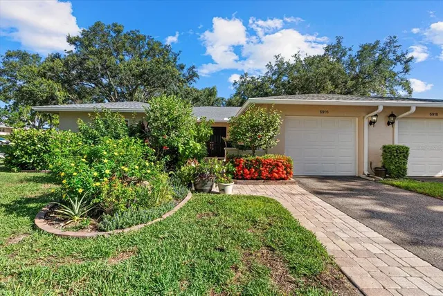 $2,950 | 6916 West Country Club Drive North, Sarasota, FL 34243
