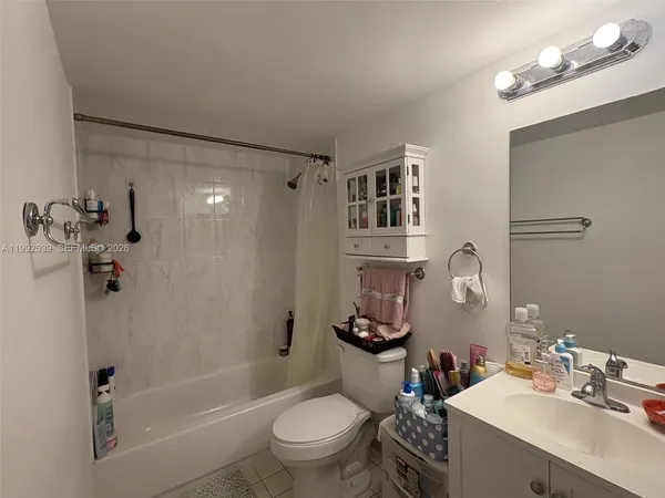 $2,200 | 6155 Northwest 186th Street, Unit 207, Hialeah, FL 33015