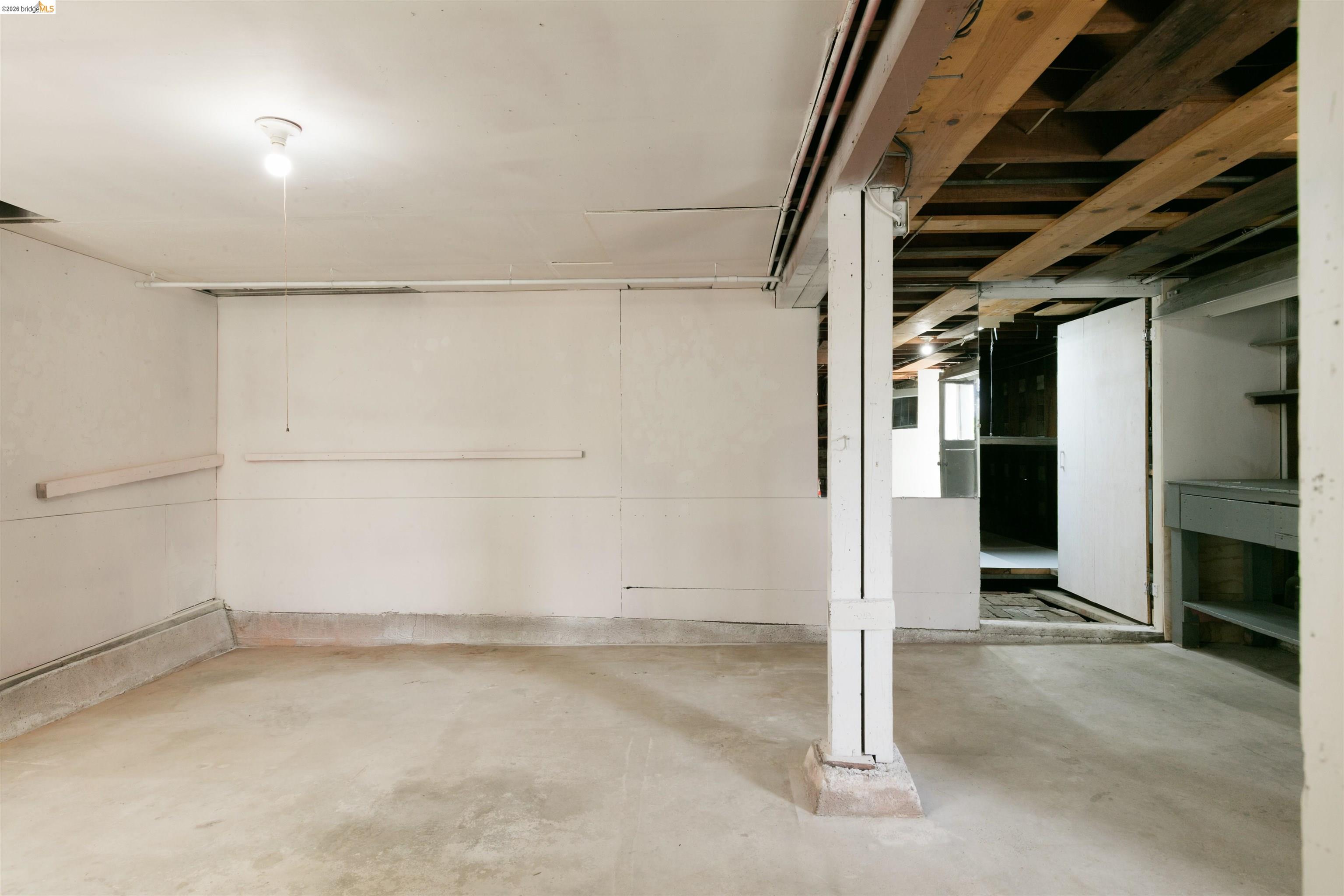 910 Pierce Street Albany, CA 94706 - Photo 27 of 44 a view of a garage