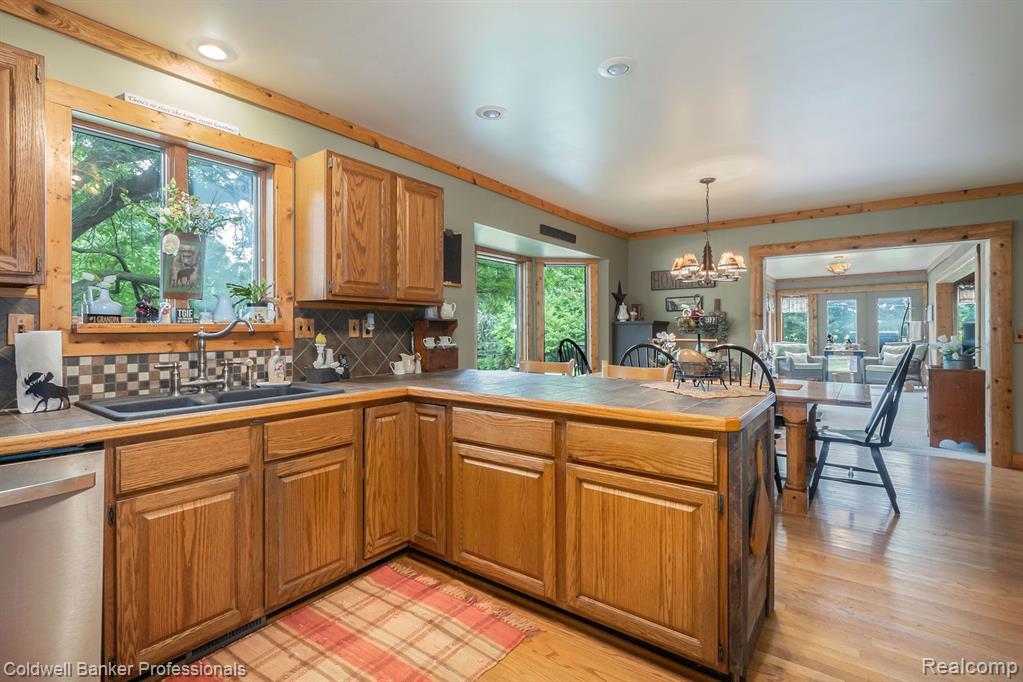 5221 Country Squire Road Dryden, MI 48428 - Photo 7 of 46