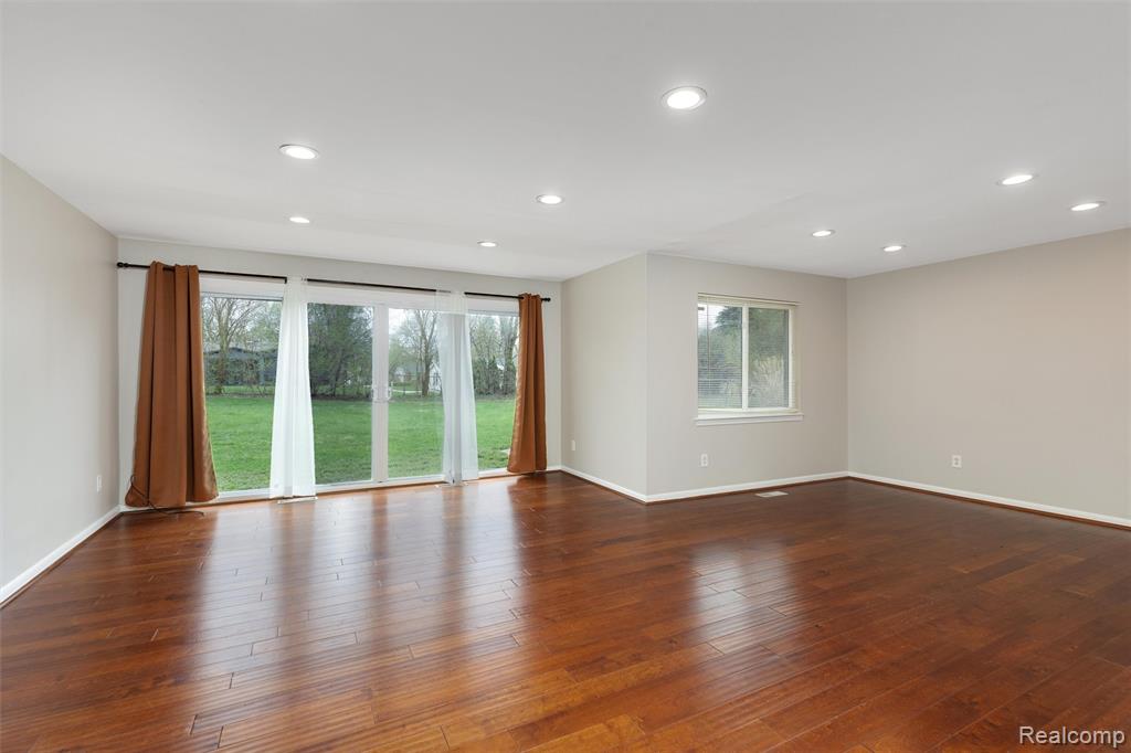 2505 Rambling Way Bloomfield Hills, MI 48302 - Photo 12 of 21