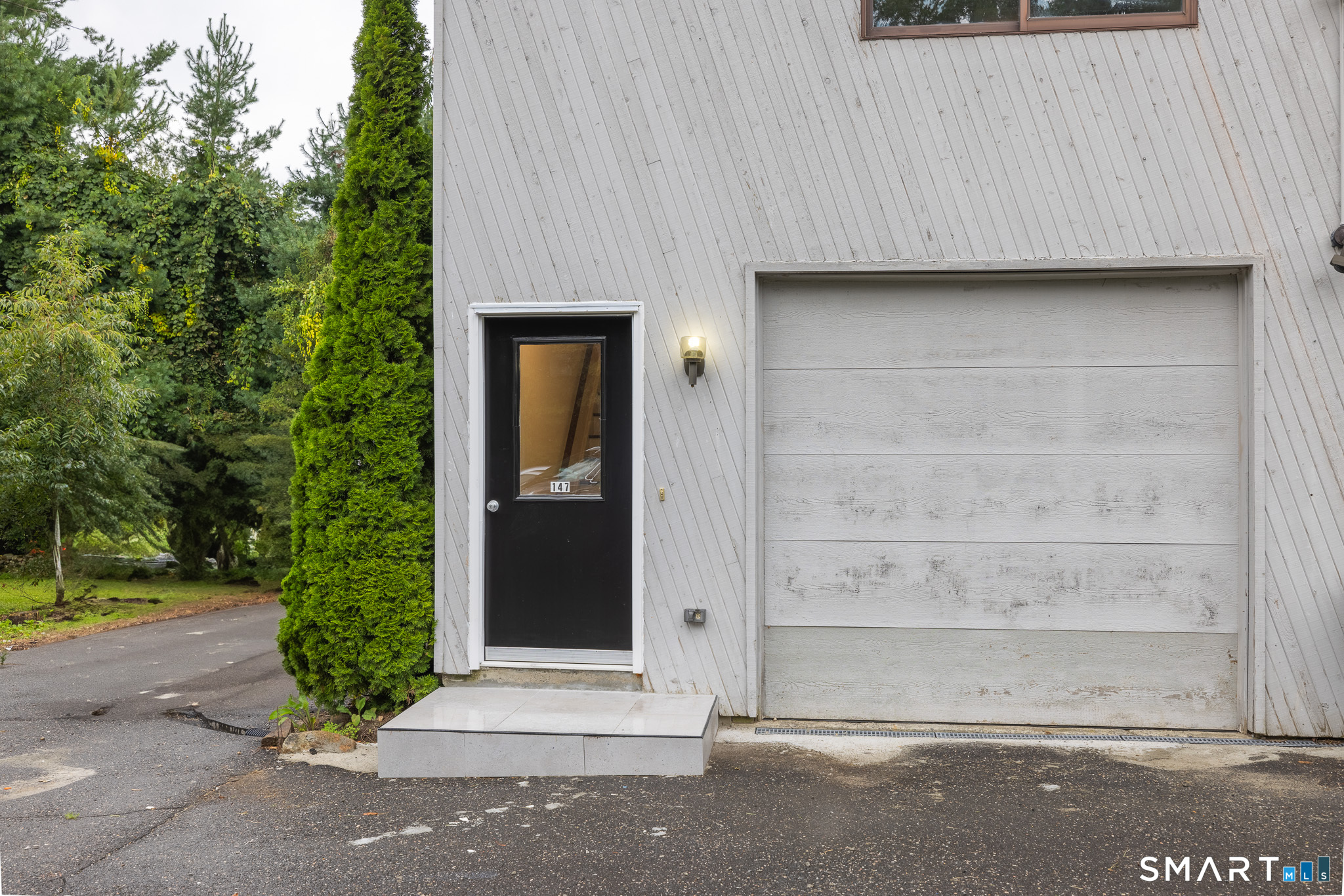 147 Chestnut Tree Hill Road Oxford, CT 06478 - Photo 3 of 19 Gallery Image 3