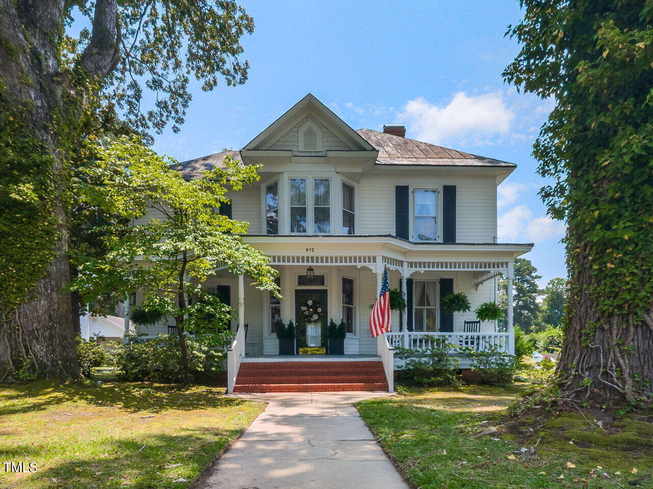 612 College Street Clinton, NC 28328 - Photo 1 of 70 a front view of a house with garden