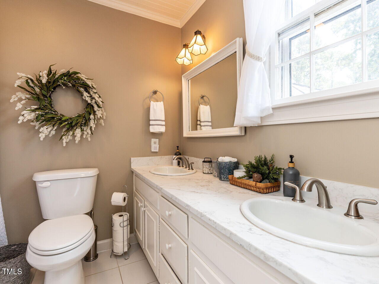 612 College Street Clinton, NC 28328 - Photo 26 of 70 025-1280x960-hall-bath