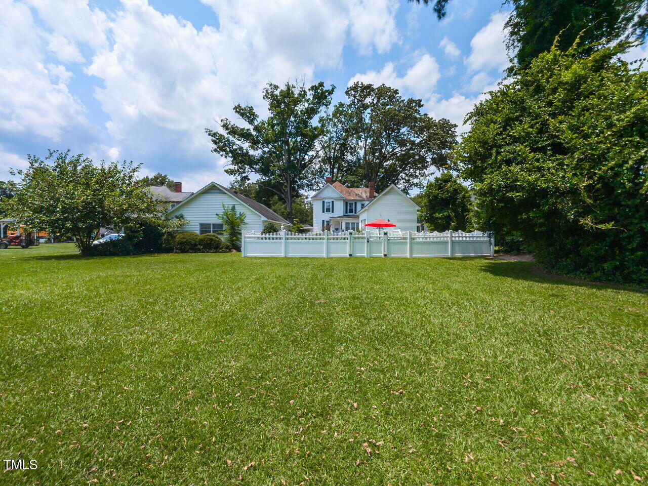 612 College Street Clinton, NC 28328 - Photo 39 of 70 037-1280x960-backyard