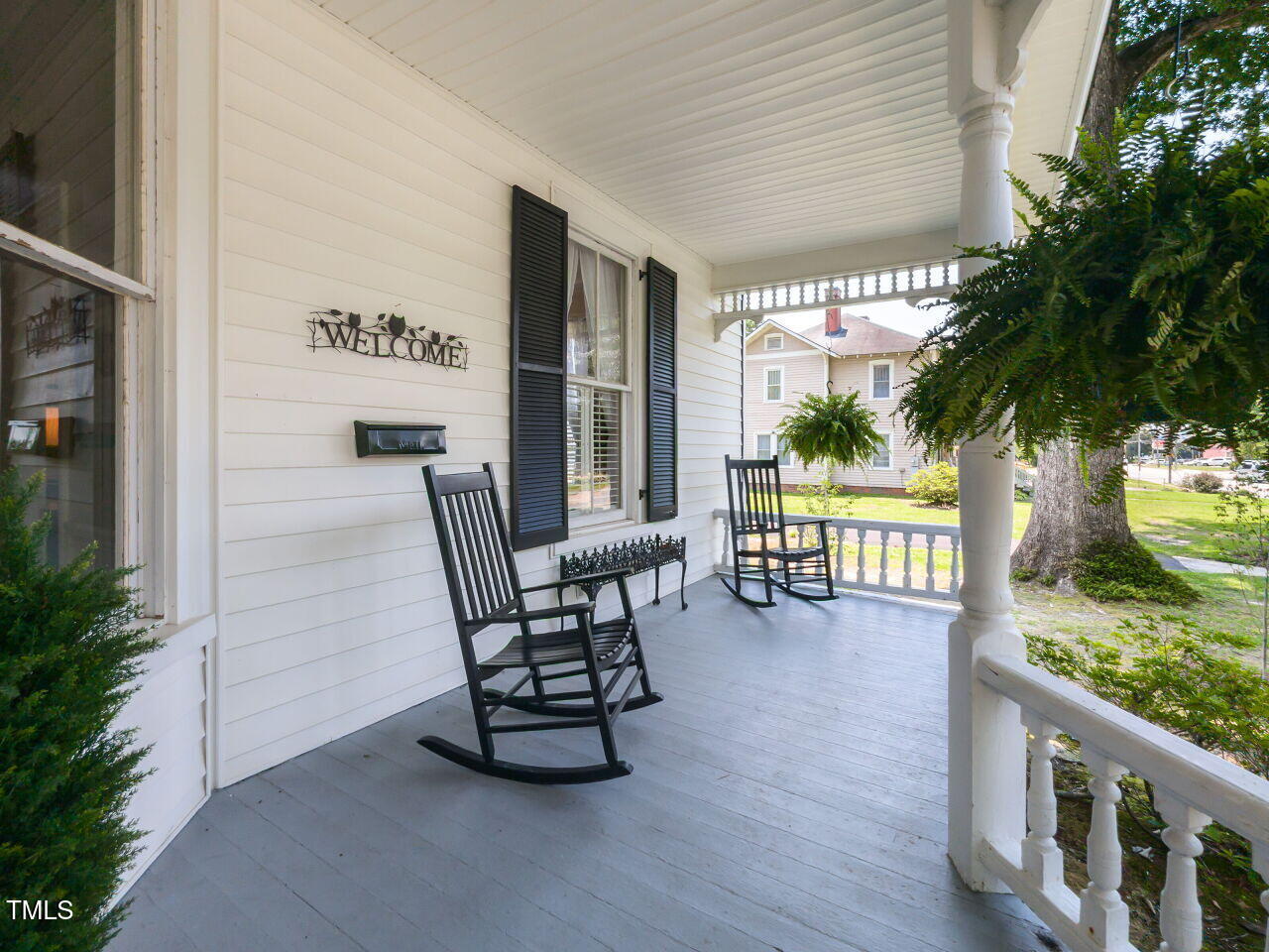 612 College Street Clinton, NC 28328 - Photo 3 of 70 005-1280x960-front-porch