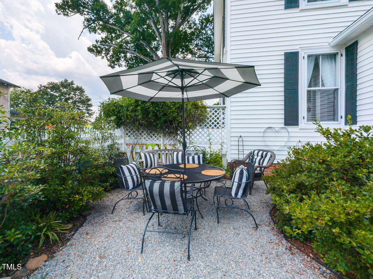 612 College Street Clinton, NC 28328 - Photo 42 of 70 040-1280x960-backyard