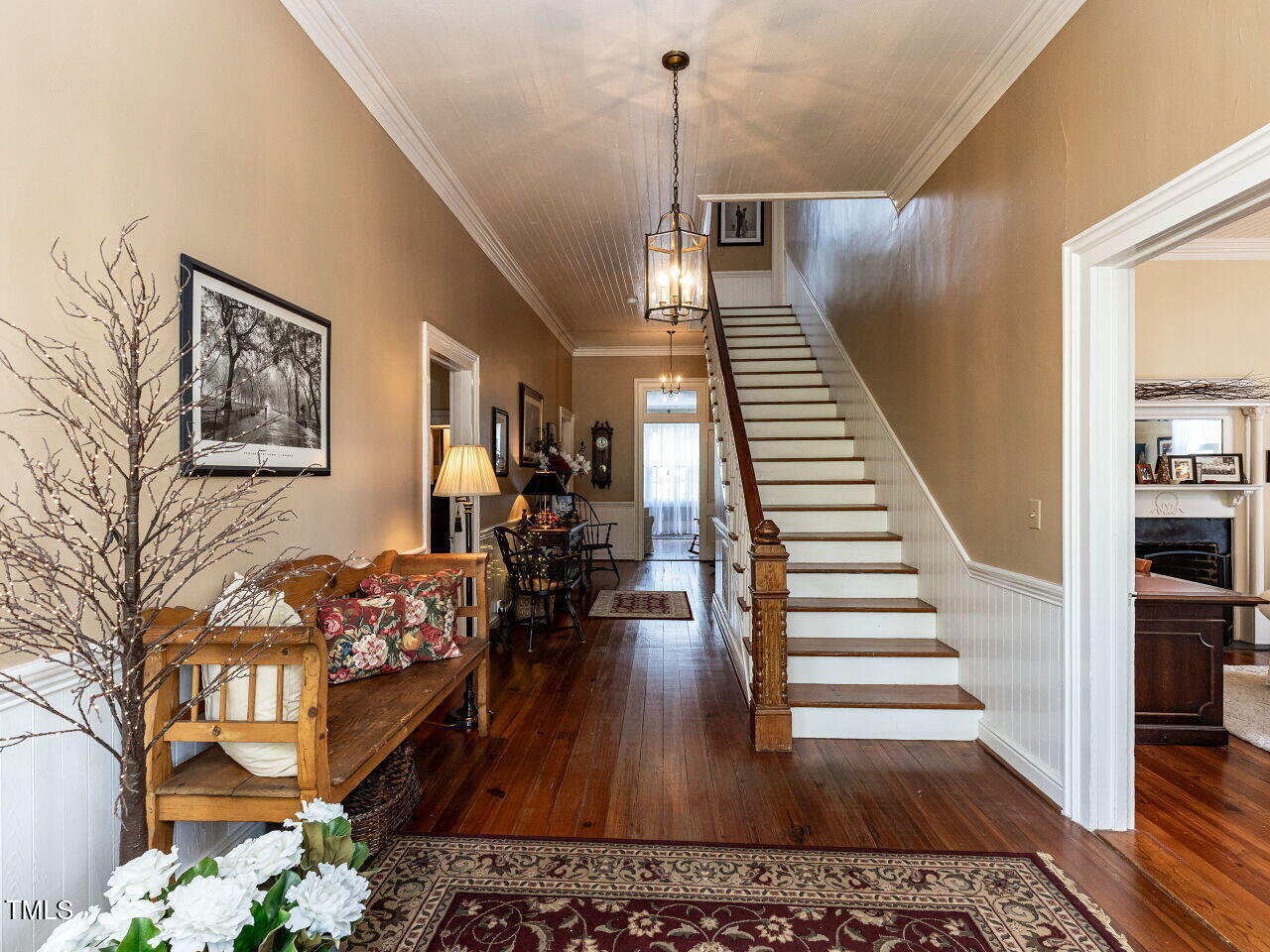 612 College Street Clinton, NC 28328 - Photo 4 of 70 006-1280x960-foyer-entry