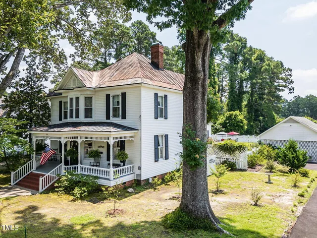 $505,000 | 612 College Street, Clinton, NC 28328