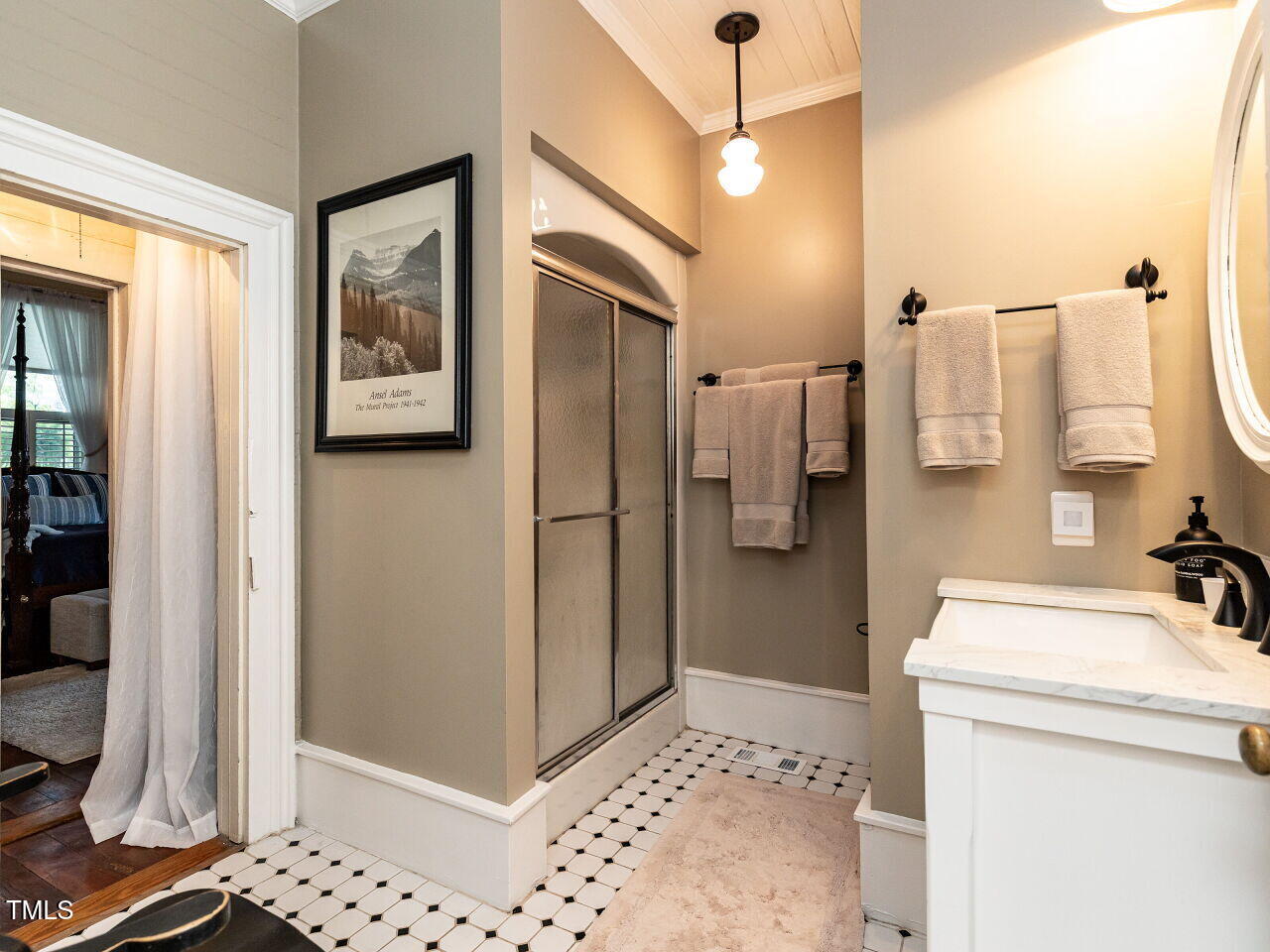 612 College Street Clinton, NC 28328 - Photo 8 of 70 011-1280x960-first-floor-full-bathroom