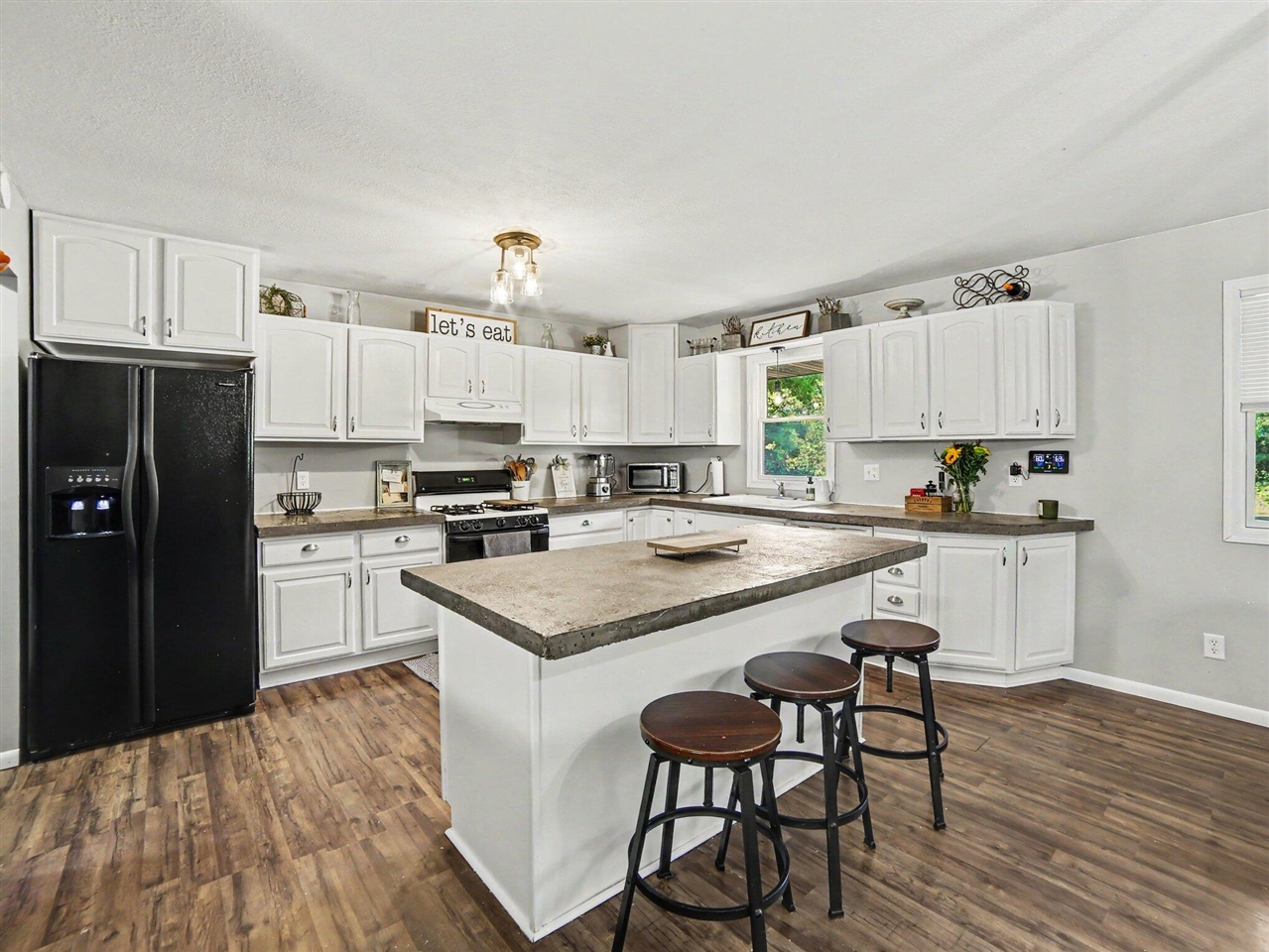 384 East Wilke Road Rothbury, MI 49452 - Photo 10 of 44 Gallery Image 10