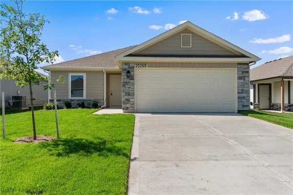 $305,909 | 20247 West 195th Street, Spring Hill, KS 66083